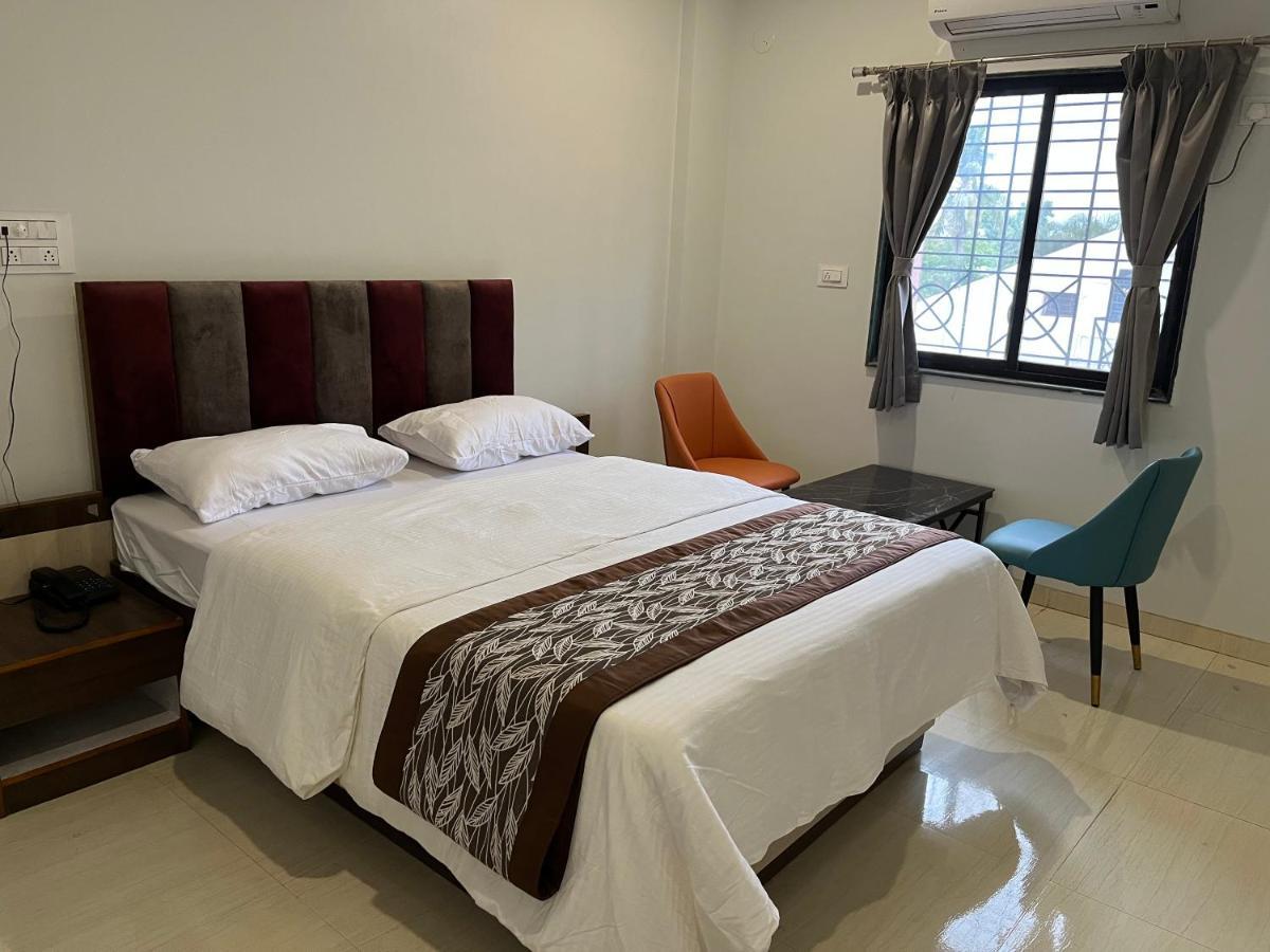 Hotel Jeet Paradise Phaltan 외부 사진