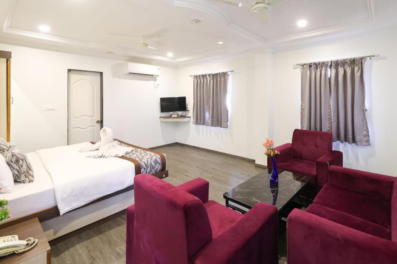 Hotel Jeet Paradise Phaltan 외부 사진