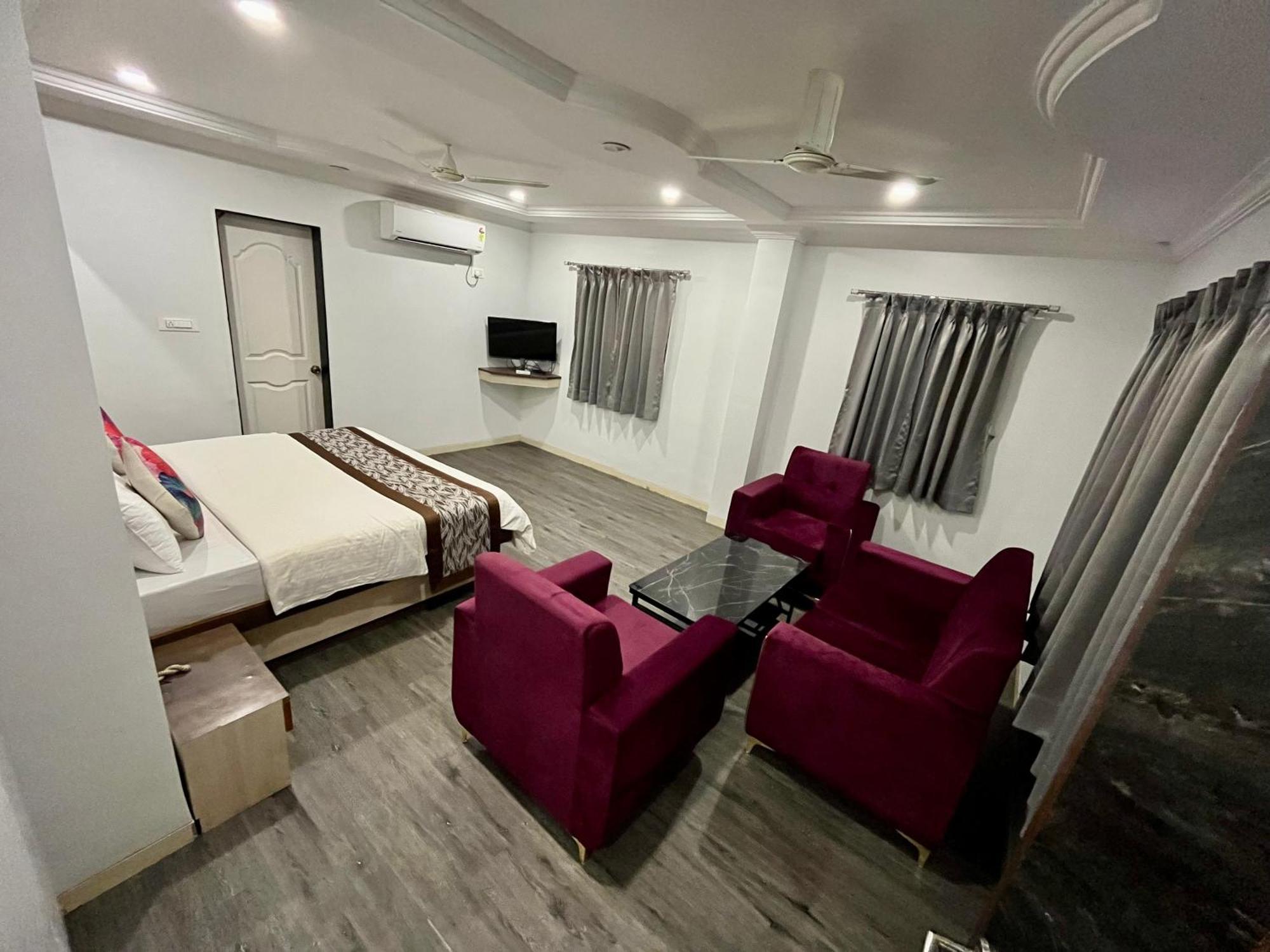 Hotel Jeet Paradise Phaltan 외부 사진