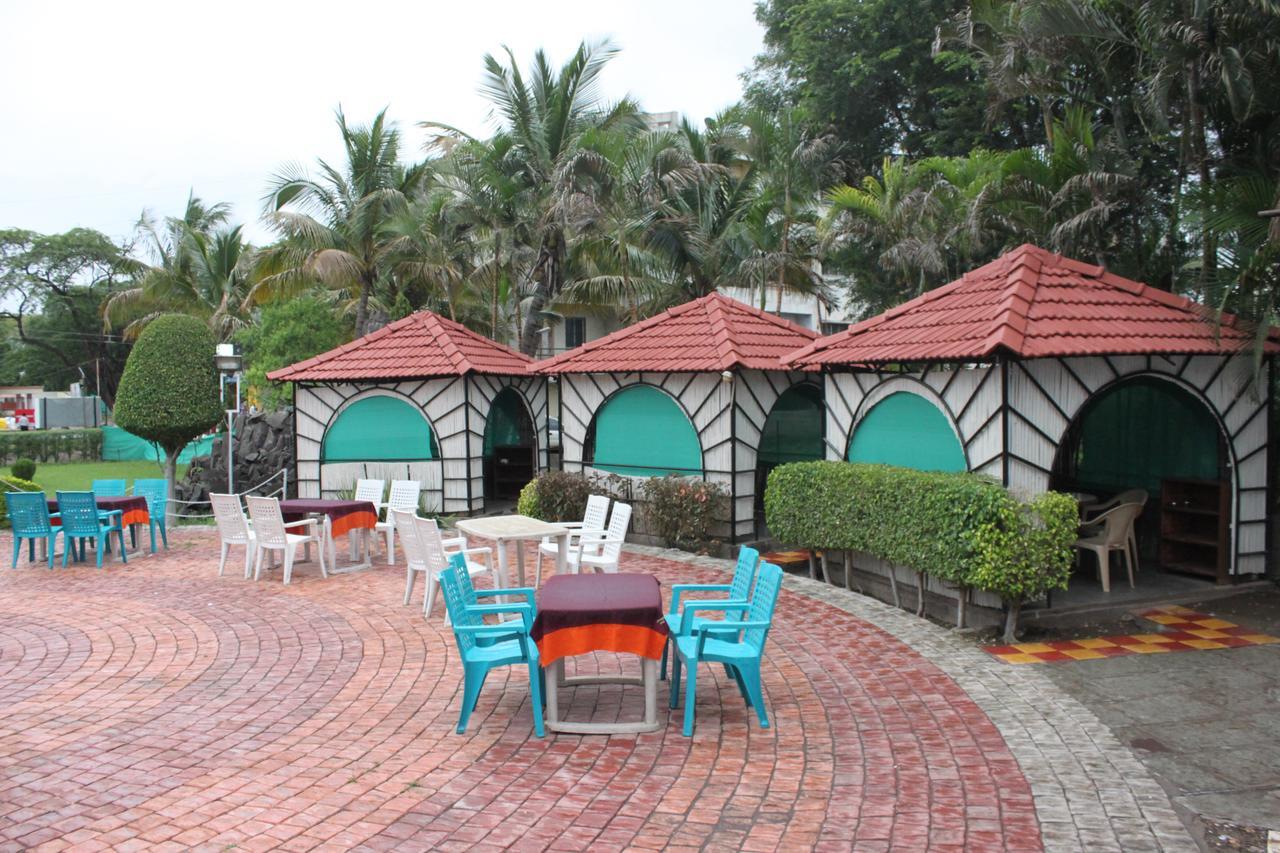 Hotel Jeet Paradise Phaltan 외부 사진